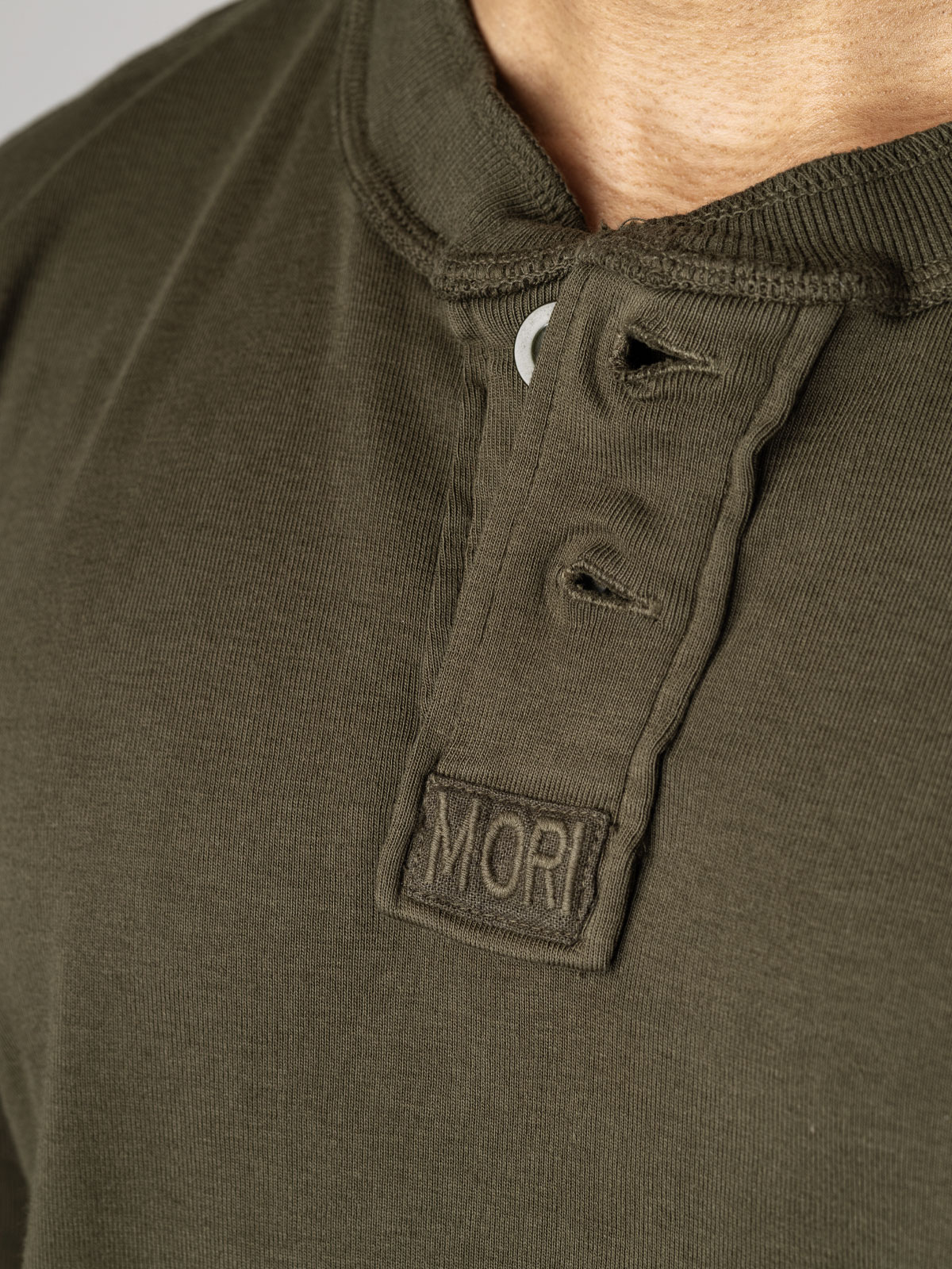 HANLEY-NECK-FULL-SLEEVE-TEE--OLIVE-dd