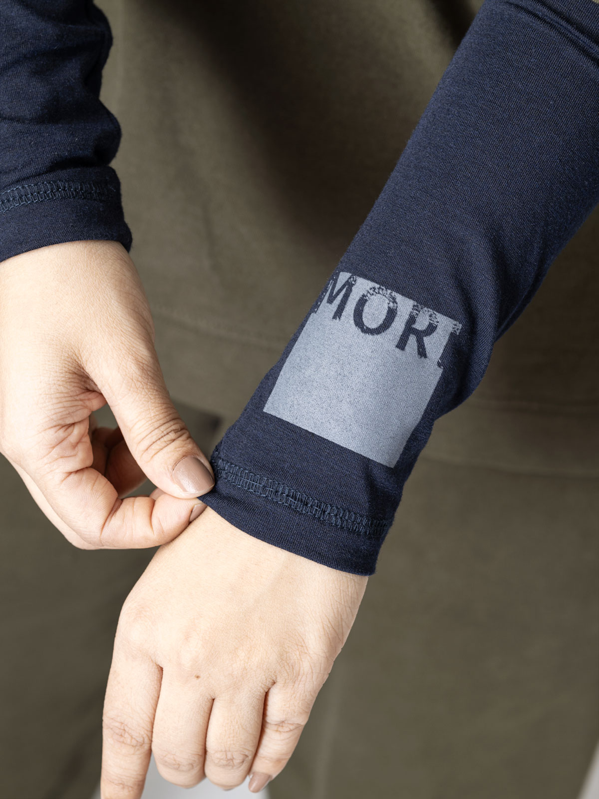 Navy-mask-and-sleeve-cc